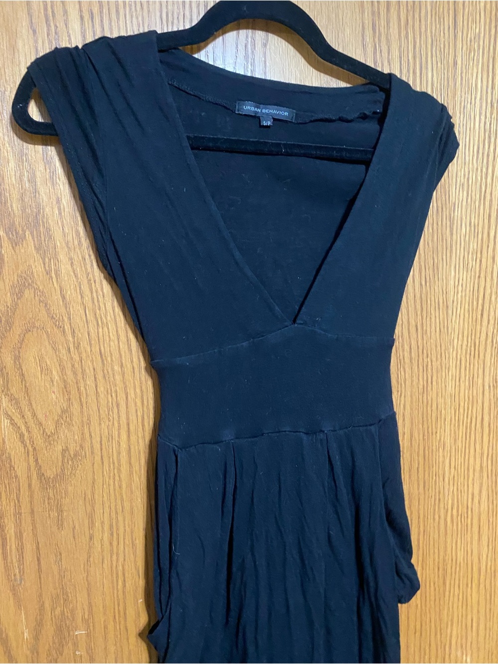 Black V-Neck Midi Dress with pockets and attached tie belt - Picture 4 of 7